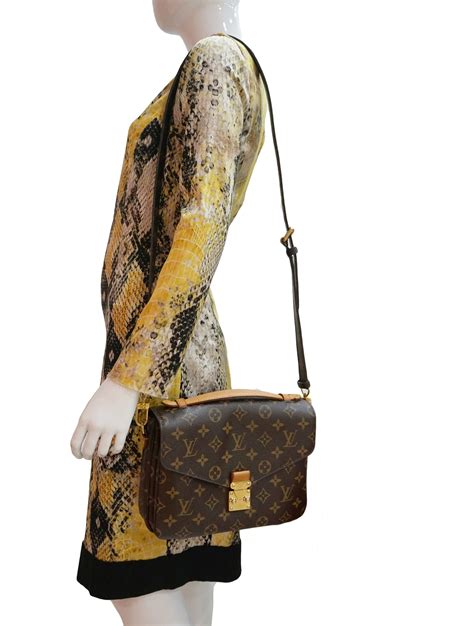 louis vuitton monogram canvas pochette métis bag|Louis Vuitton Pochette metis turtledove.